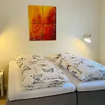 Familyfriendly-modern, In The Fishingtown Stamsund, With Sauna And Jacuzzi Apartmán Stamsund
