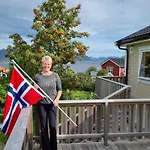 Familyfriendly-modern, In The Fishingtown Stamsund, With Sauna And Jacuzzi