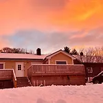 Familyfriendly-modern, In The Fishingtown Stamsund, With Sauna And Jacuzzi Apartmán Stamsund