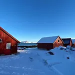 Familyfriendly-modern, In The Fishingtown Stamsund, With Sauna And Jacuzzi Apartmán Stamsund