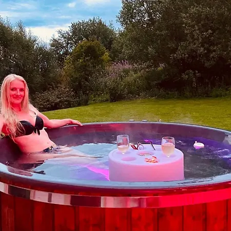 Familyfriendly-modern, In The Fishingtown Stamsund, With Sauna And Jacuzzi Lejlighed Stamsund