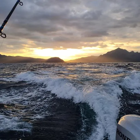 Familyfriendly-modern, In The Fishingtown Stamsund, With Sauna And Jacuzzi *