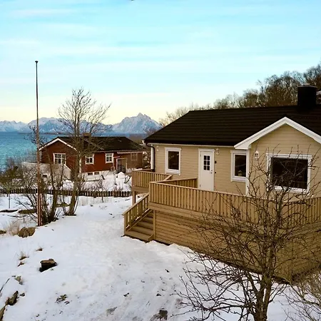 Familyfriendly-modern, In The Fishingtown Stamsund, With Sauna And Jacuzzi * סטמסונד