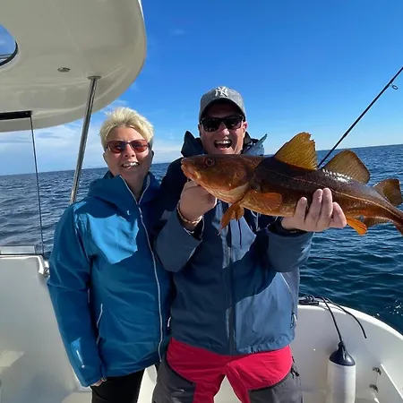 Familyfriendly-modern, In The Fishingtown Stamsund, With Sauna And Jacuzzi Apartmán *