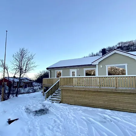 Familyfriendly-modern, In The Fishingtown Stamsund, With Sauna And Jacuzzi 斯塔姆松