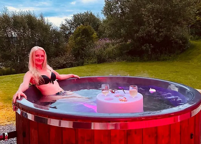 Familyfriendly-modern, In The Fishingtown Stamsund, With Sauna And Jacuzzi דירה סטמסונד