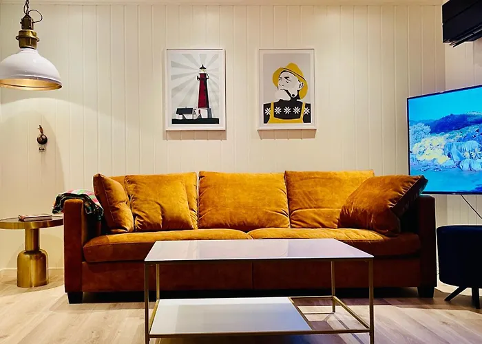 Familyfriendly-modern, In The Fishingtown Stamsund, With Sauna And Jacuzzi *