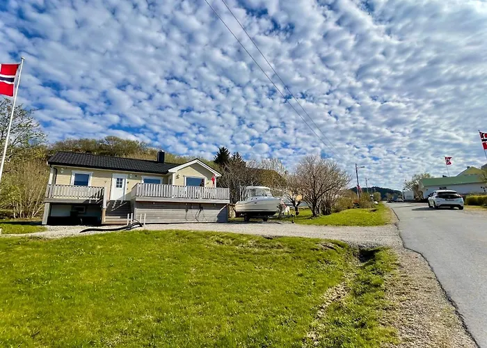 Familyfriendly-modern, In The Fishingtown Stamsund, With Sauna And Jacuzzi Stamsund