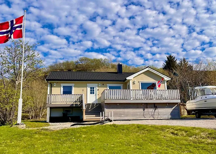 Familyfriendly-modern, In The Fishingtown Stamsund, With Sauna And Jacuzzi Apartment Stamsund