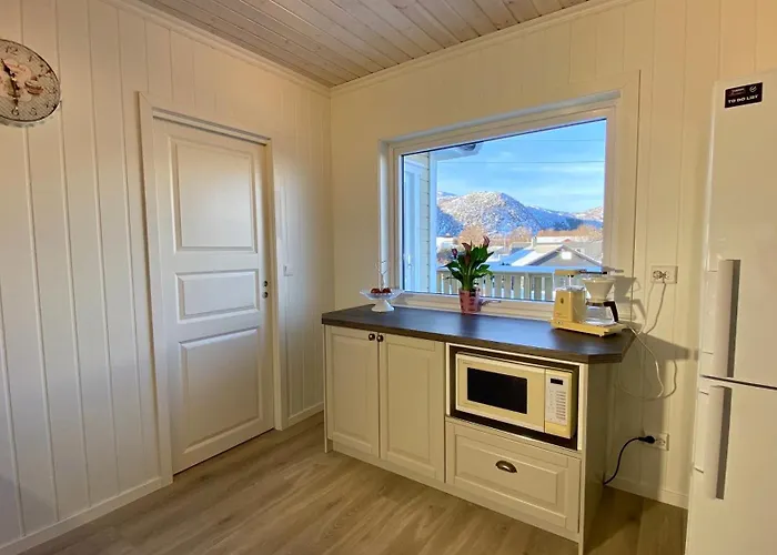 Familyfriendly-modern, In The Fishingtown Stamsund, With Sauna And Jacuzzi *