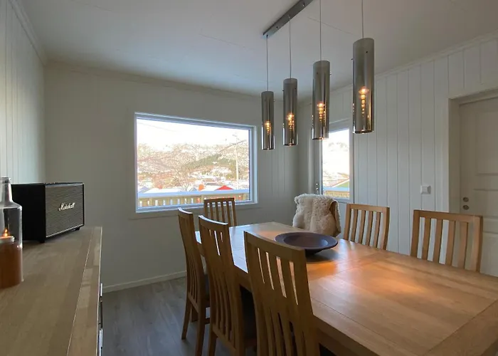 Familyfriendly-modern, In The Fishingtown Stamsund, With Sauna And Jacuzzi סטמסונד
