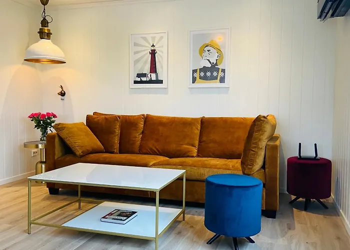 Familyfriendly-modern, In The Fishingtown Stamsund, With Sauna And Jacuzzi * סטמסונד