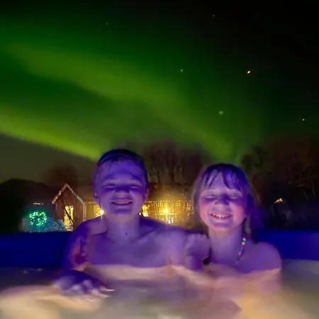 Familyfriendly-modern, In The Fishingtown Stamsund, With Sauna And Jacuzzi Leilighet *